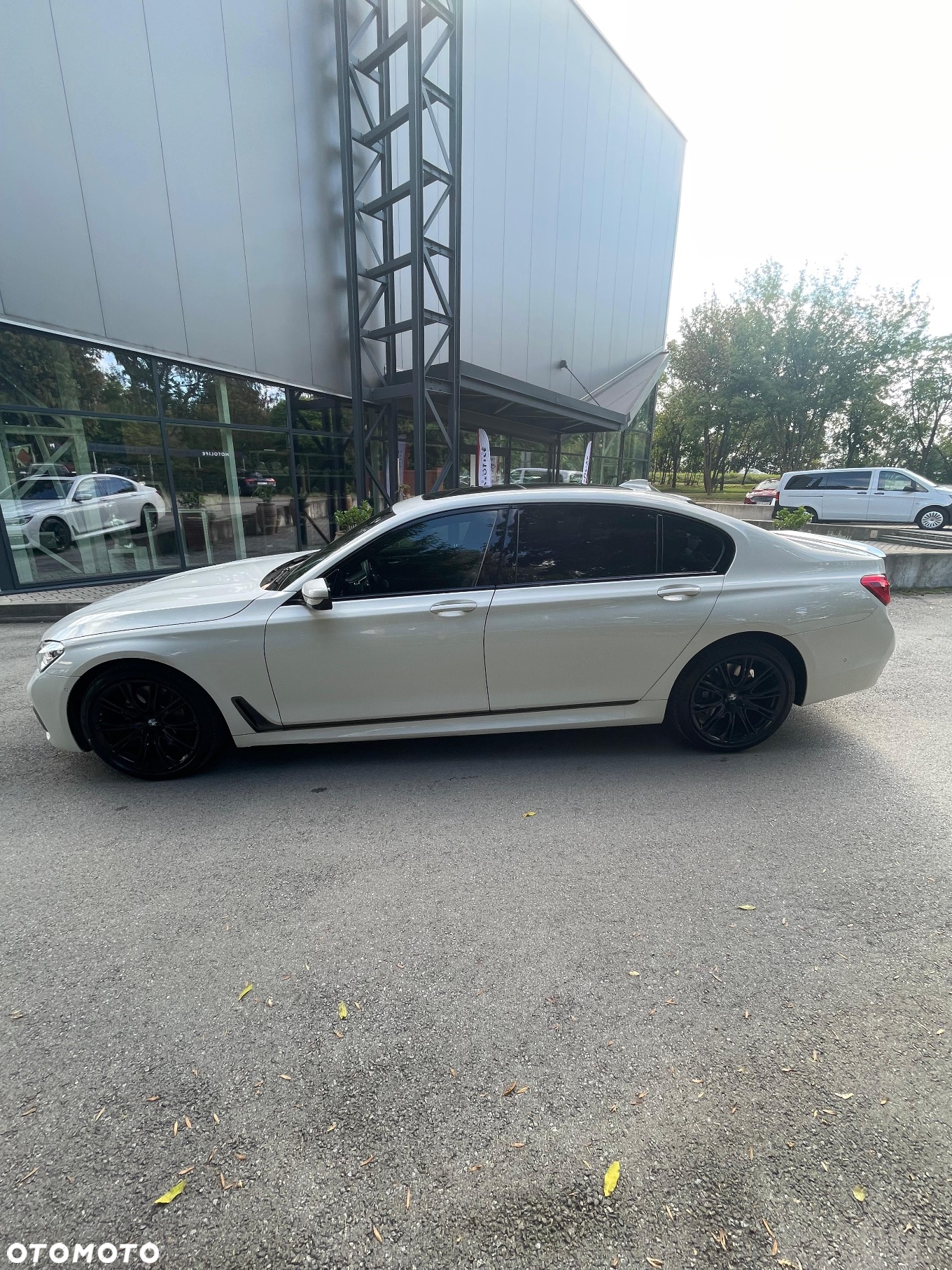 BMW Seria 7 750Li xDrive - 28