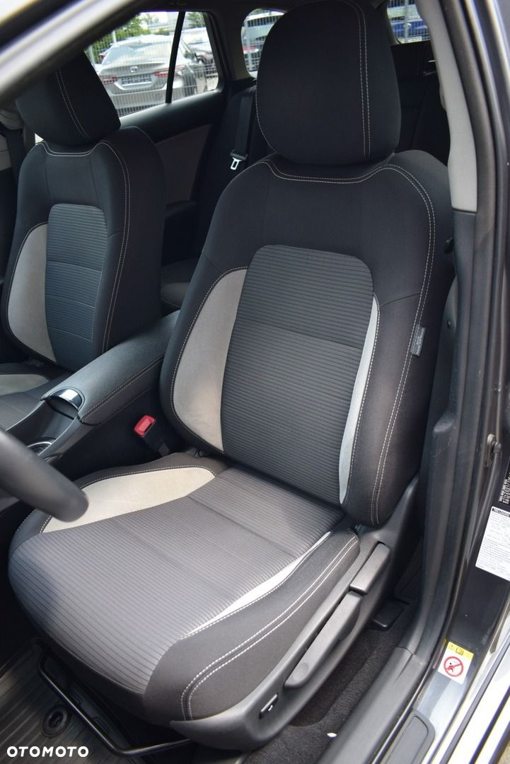 Toyota Avensis - 14