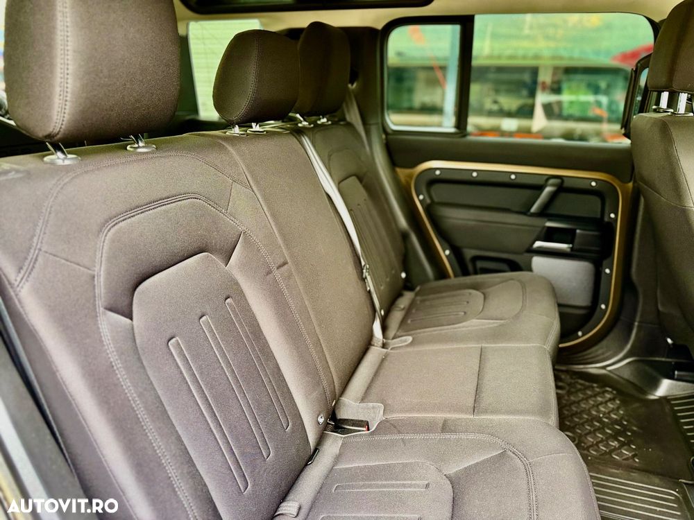Land Rover Defender 110 2.0L D240 S - 14