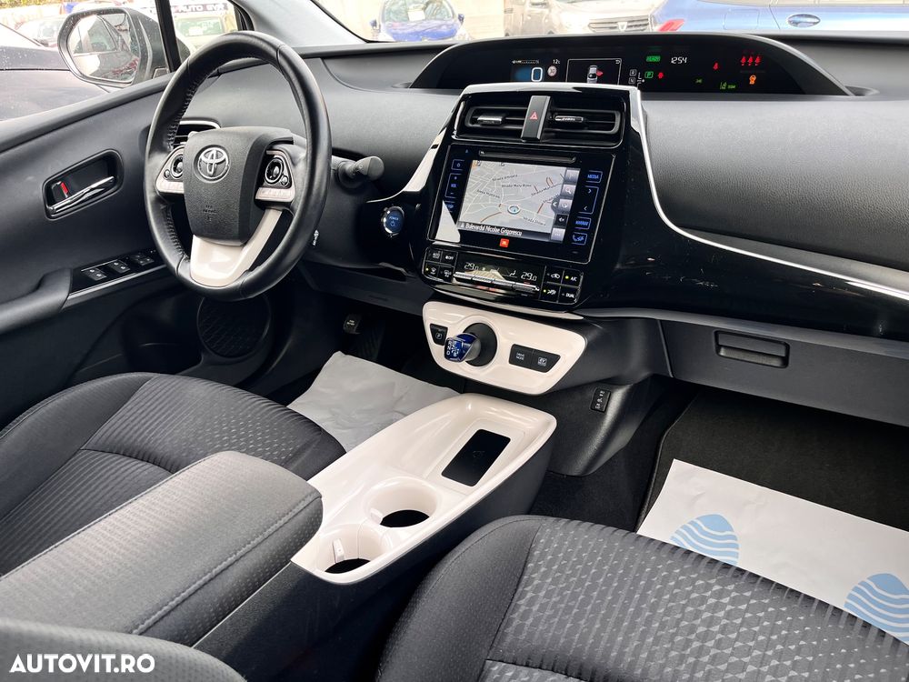 Toyota Prius (Hybrid) Sol - 18