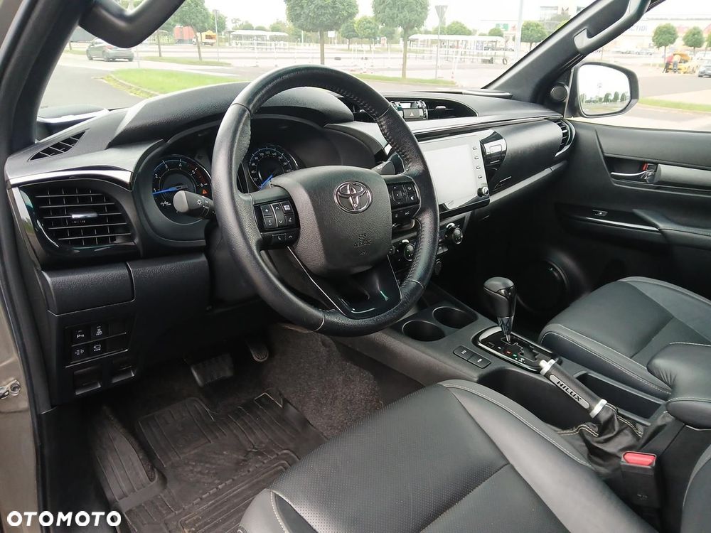 Toyota Hilux 2.8 D-4D Double Cab Invincible Sport 4x4 - 20