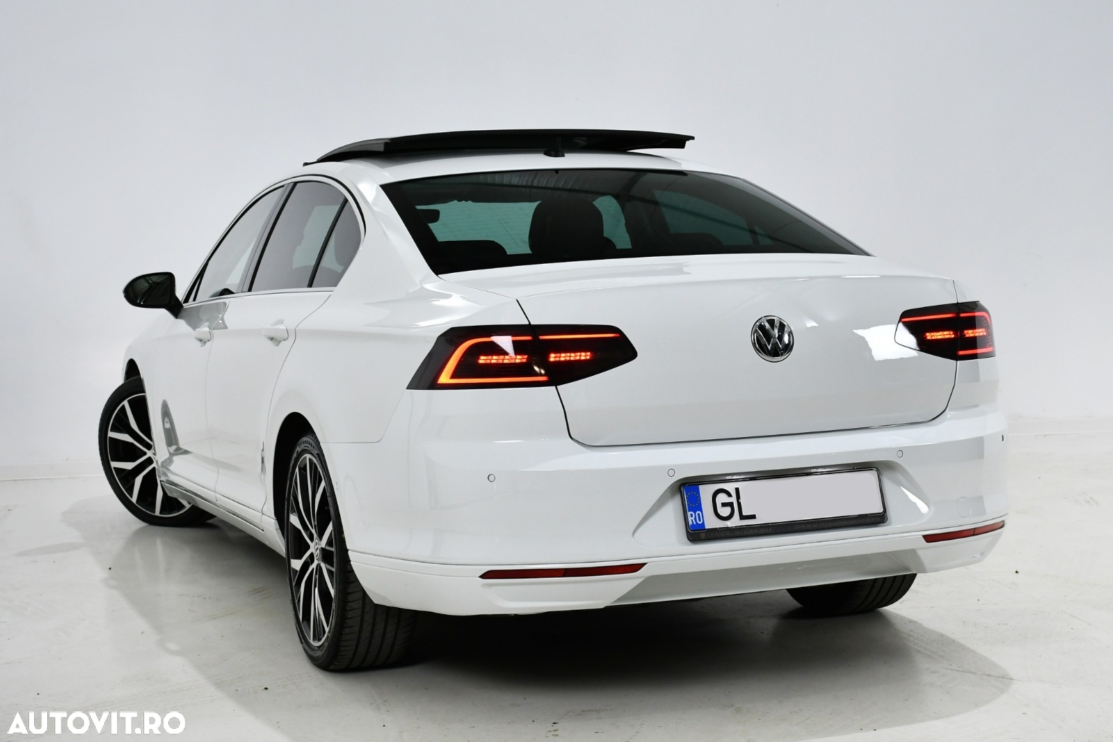 Volkswagen Passat - 4