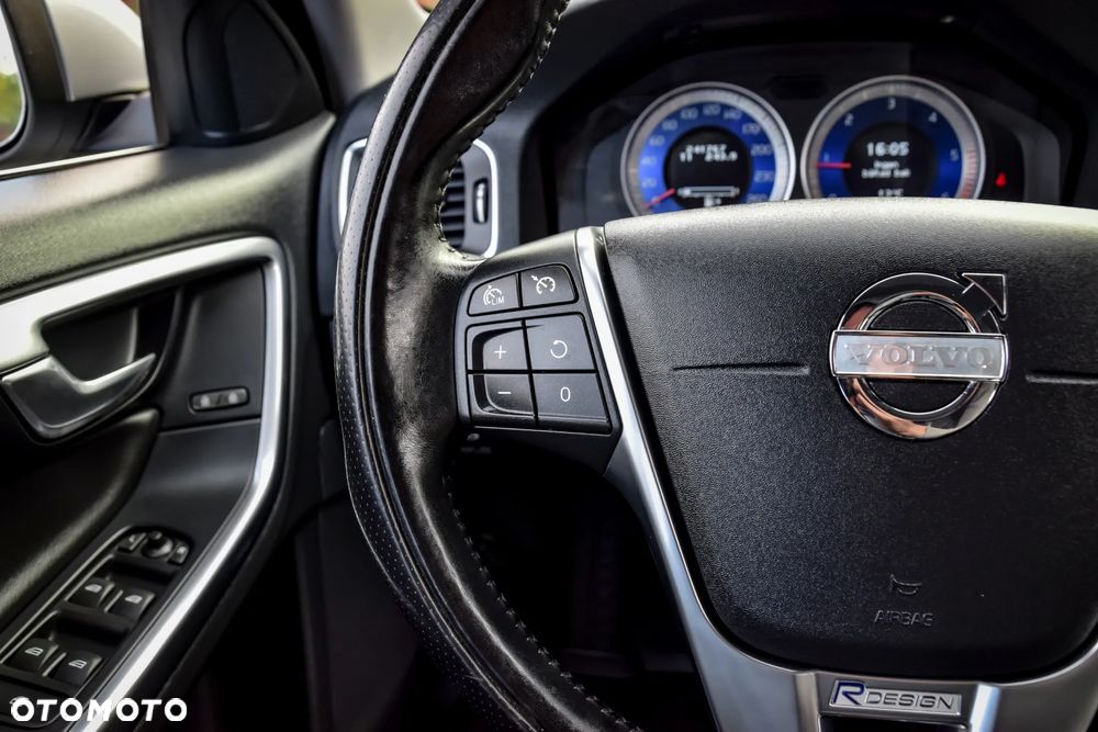 Volvo V60 D3 R-Design - 20