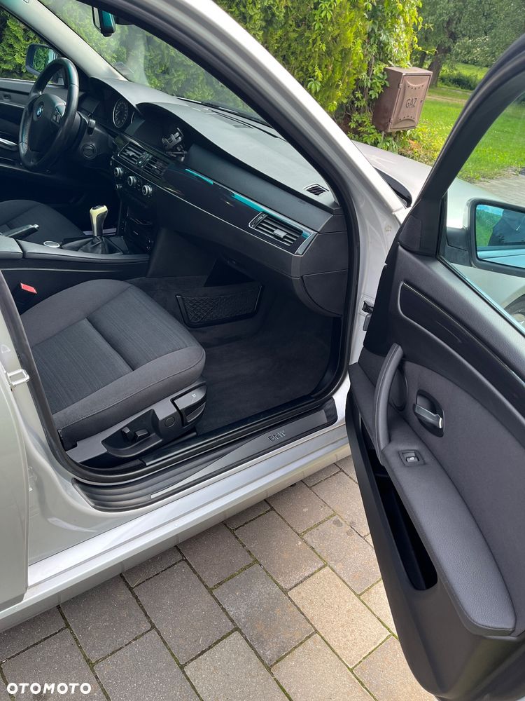 BMW Seria 5 525d - 9