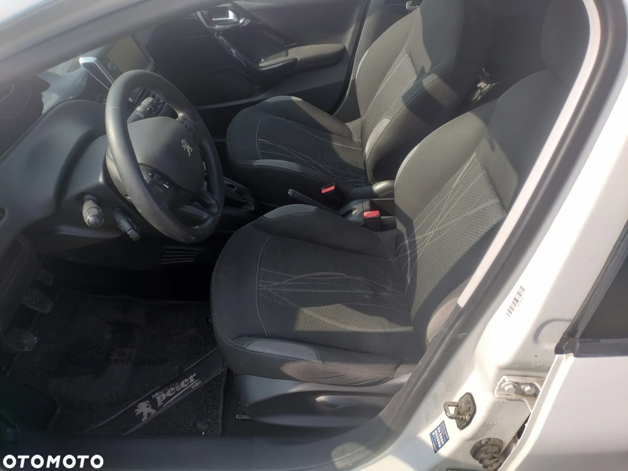 Peugeot 208 - 9