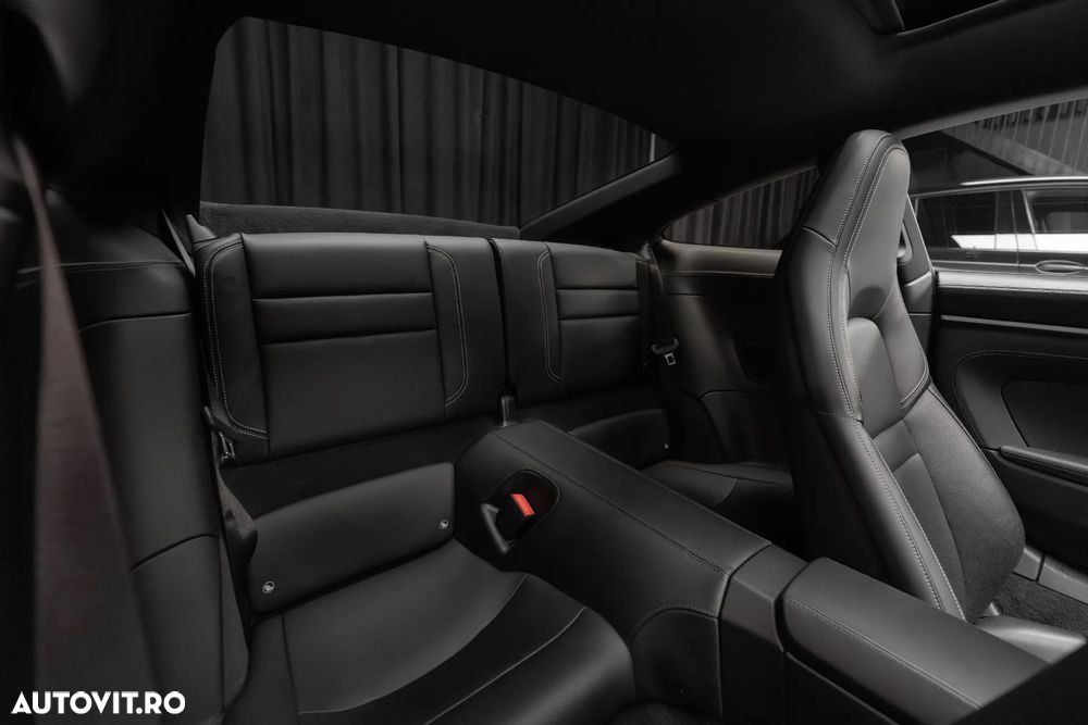 Porsche 911 4 GTS PDK - 18