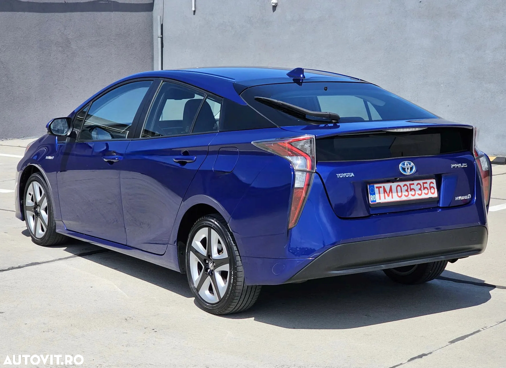 Toyota Prius (Hybrid) Comfort - 3