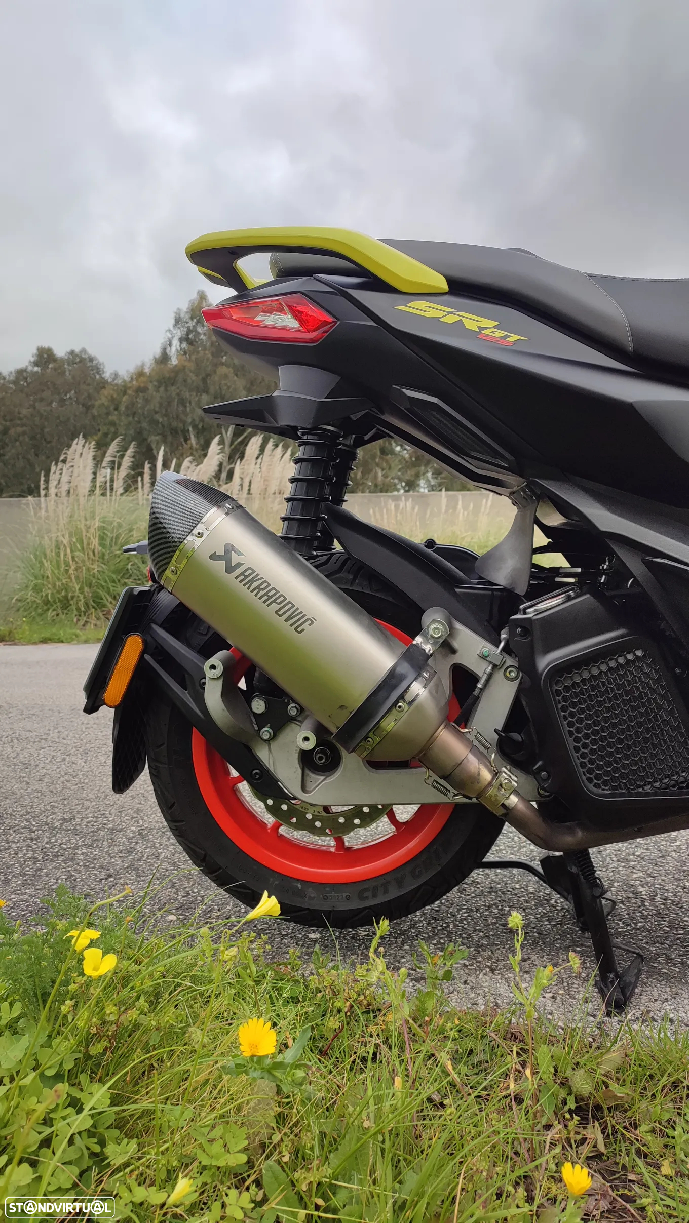 Aprilia SR SR GT - 8
