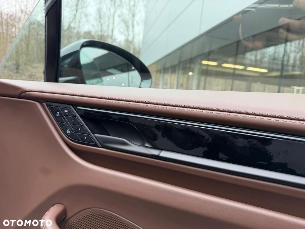 Porsche Macan - 17