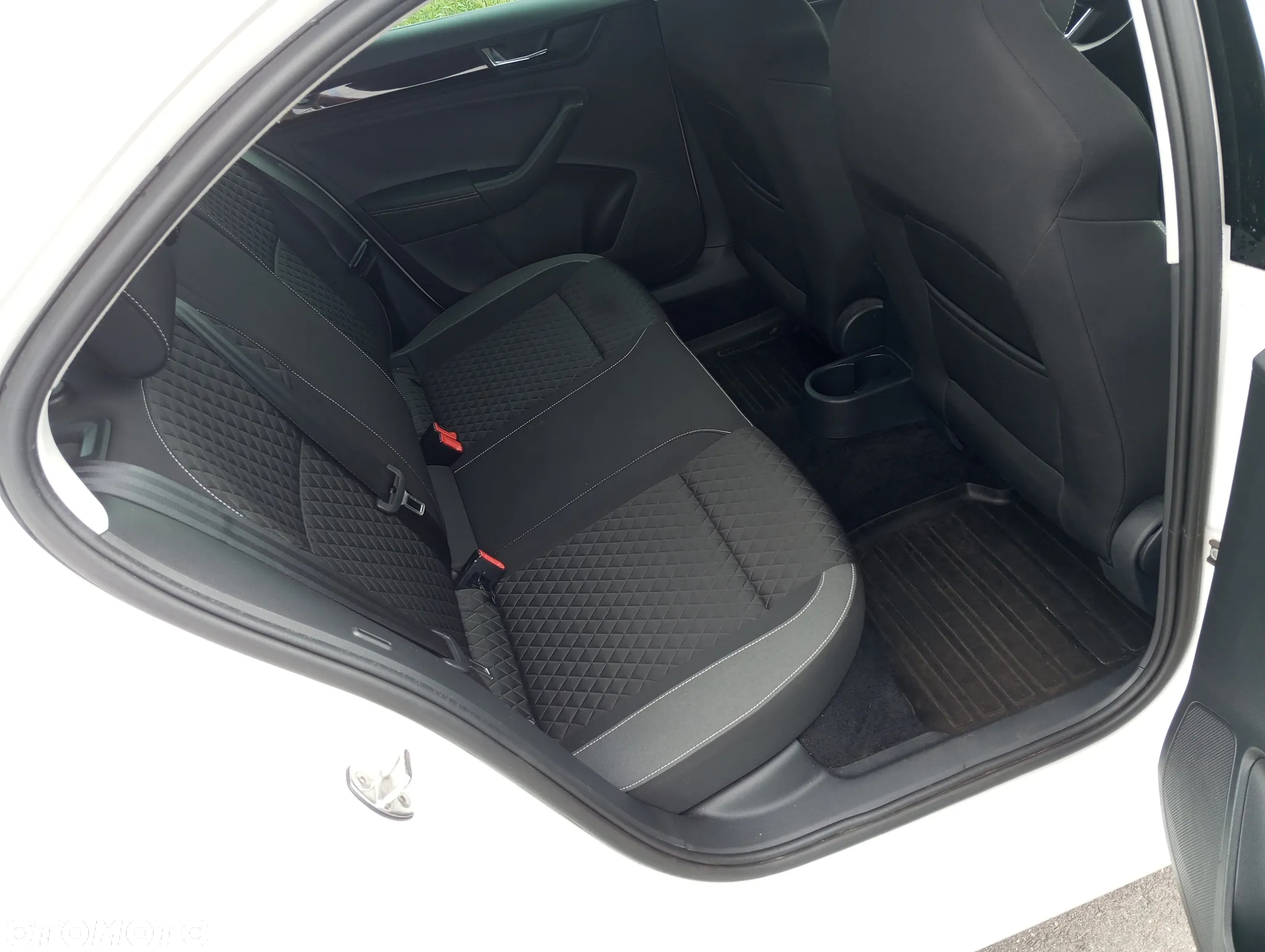 Skoda RAPID 1.0 TSI Style - 26
