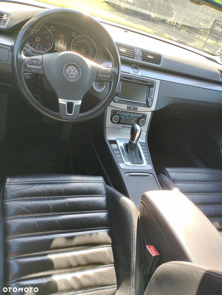 Volkswagen Passat - 4