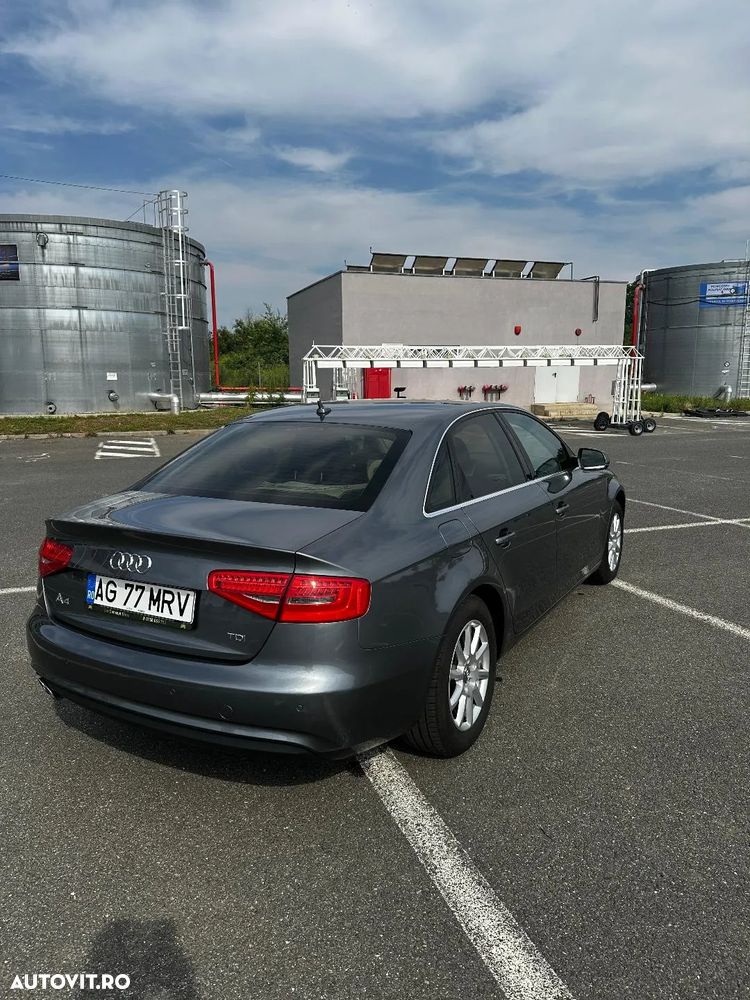 Audi A4 2.0 TDI DPF multitronic Attraction - 2