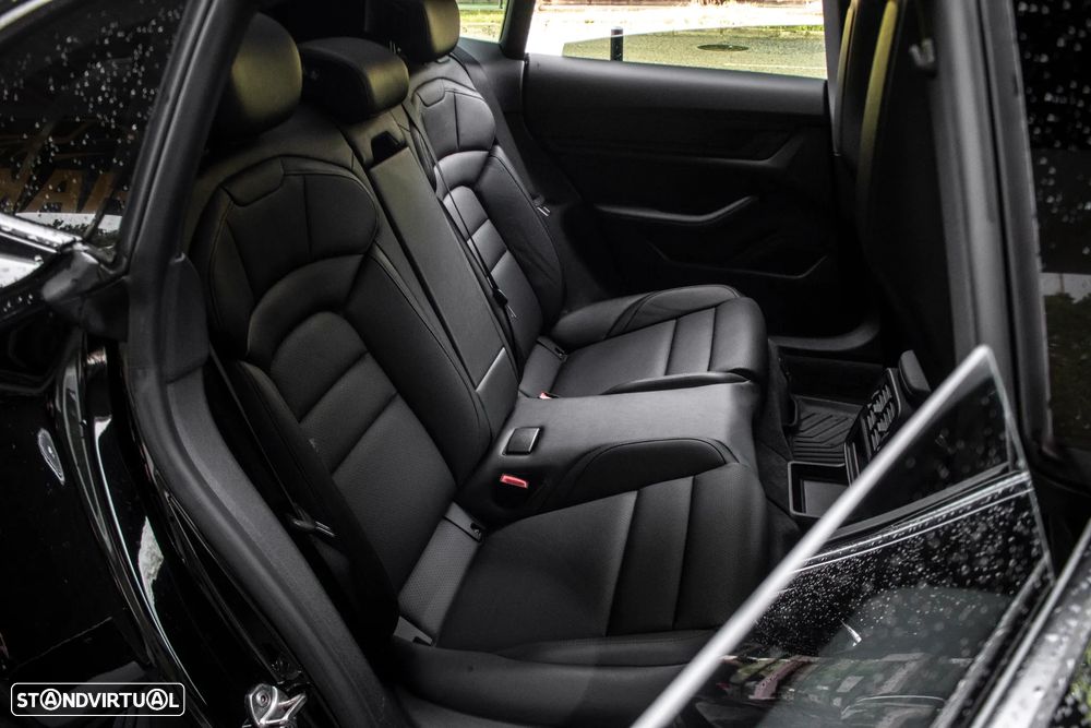 Porsche Taycan Cross Turismo 4 - 36