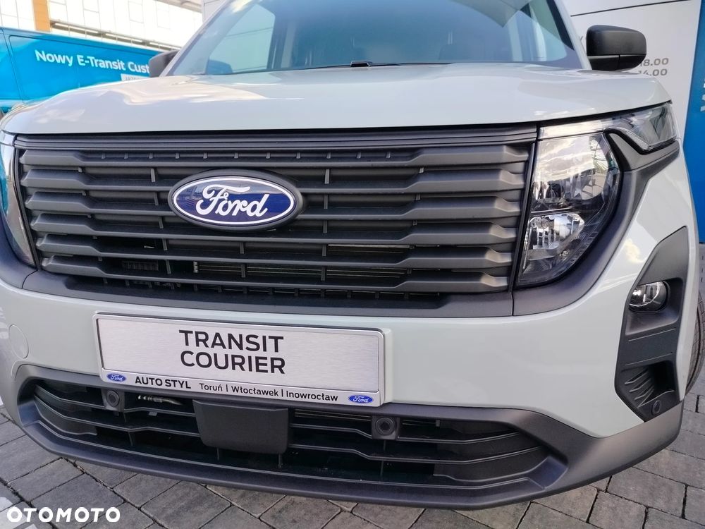 Ford Transit Courier - 32