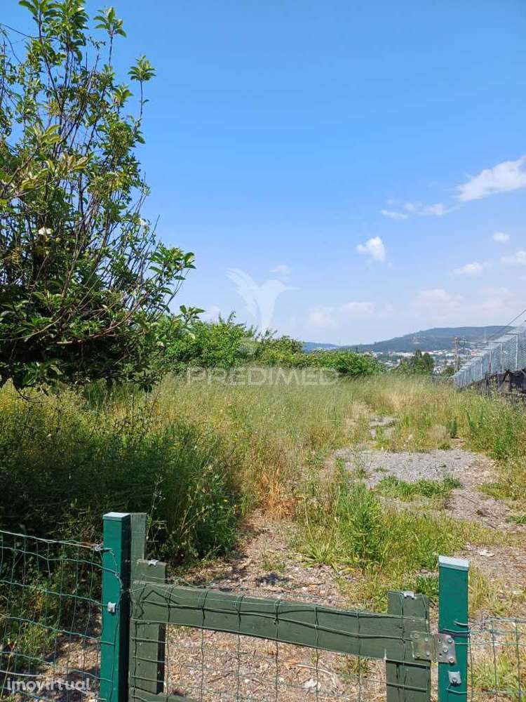 Armazem com loja no centro de S.João da Madeira - Grande imagem: 2/17