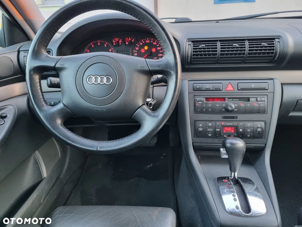 Audi A4 Limousine - 9