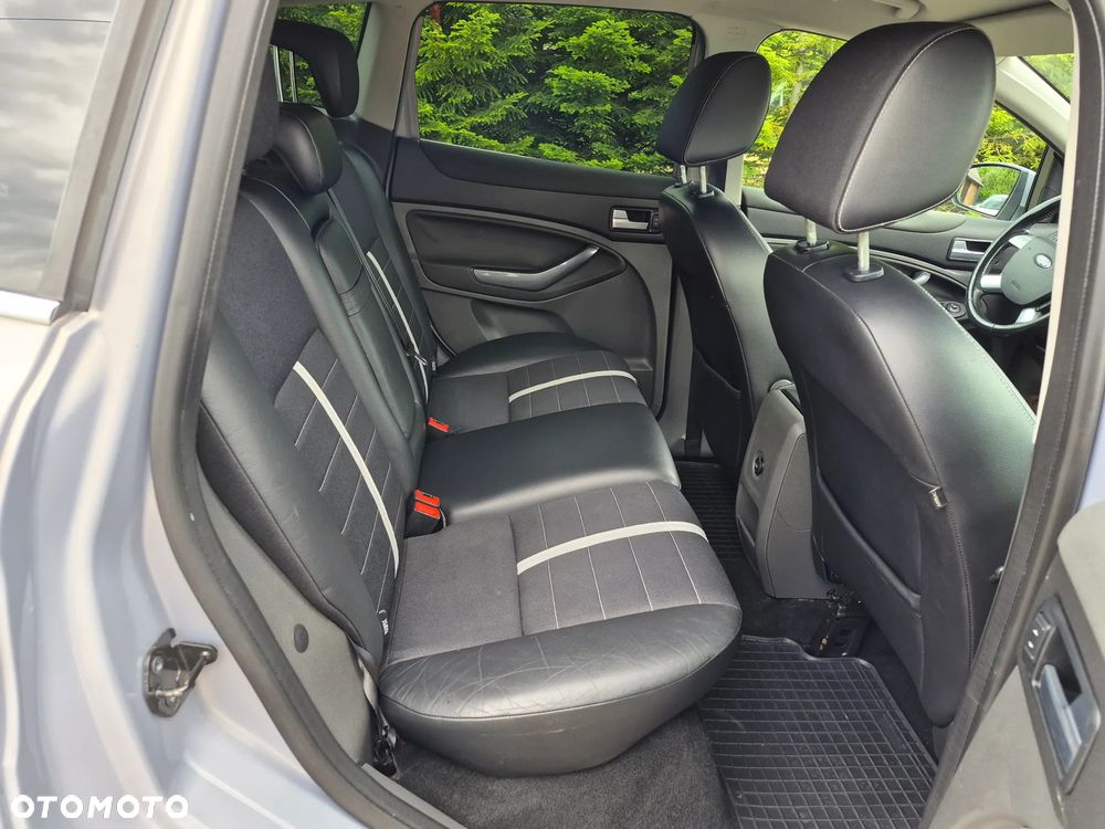Ford Kuga 2.0 TDCi 2x4 Titanium - 14