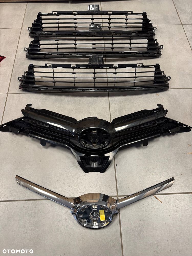 Toyota Auris II atrapa grill zderzaka - 1