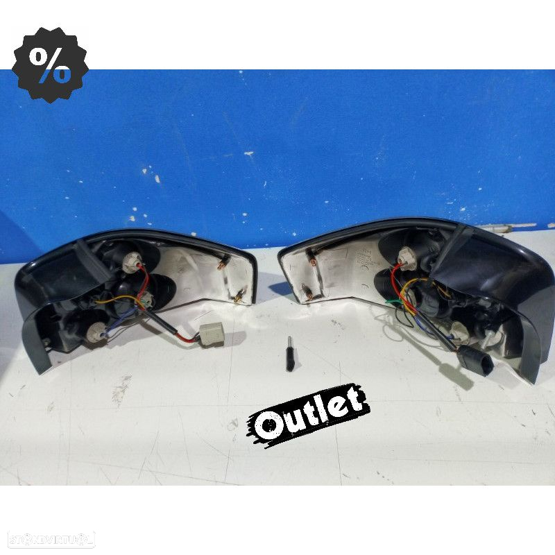 R011890C1 FAROLINS TRASEIROS AUDI A3 03-08 FUNDO PRETO - 4