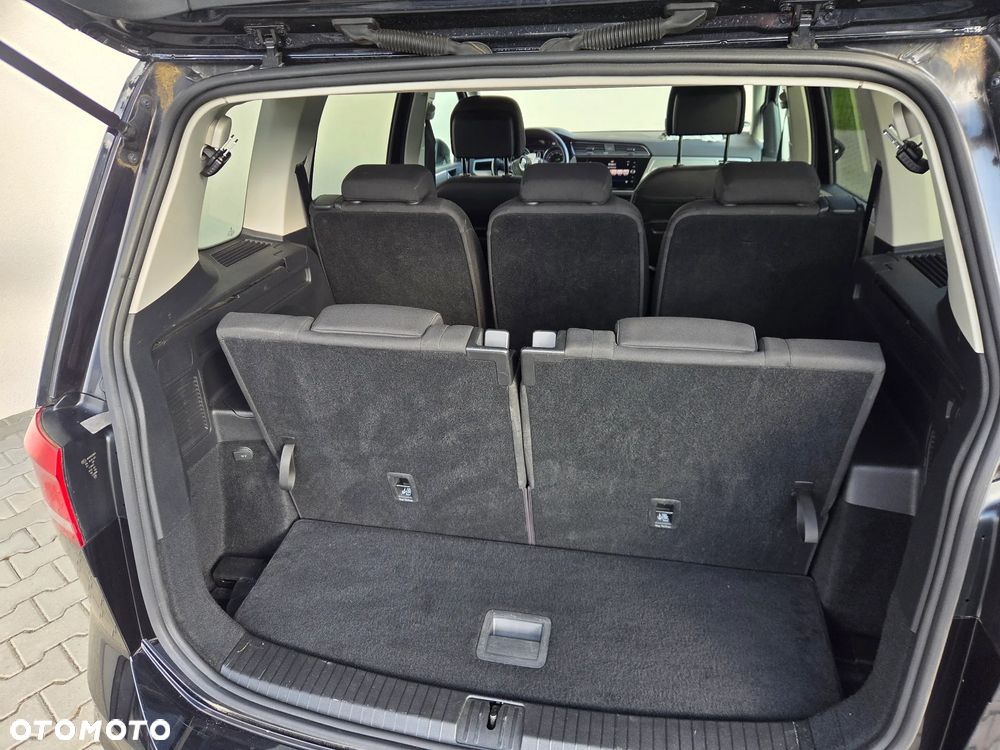 Volkswagen Touran - 14