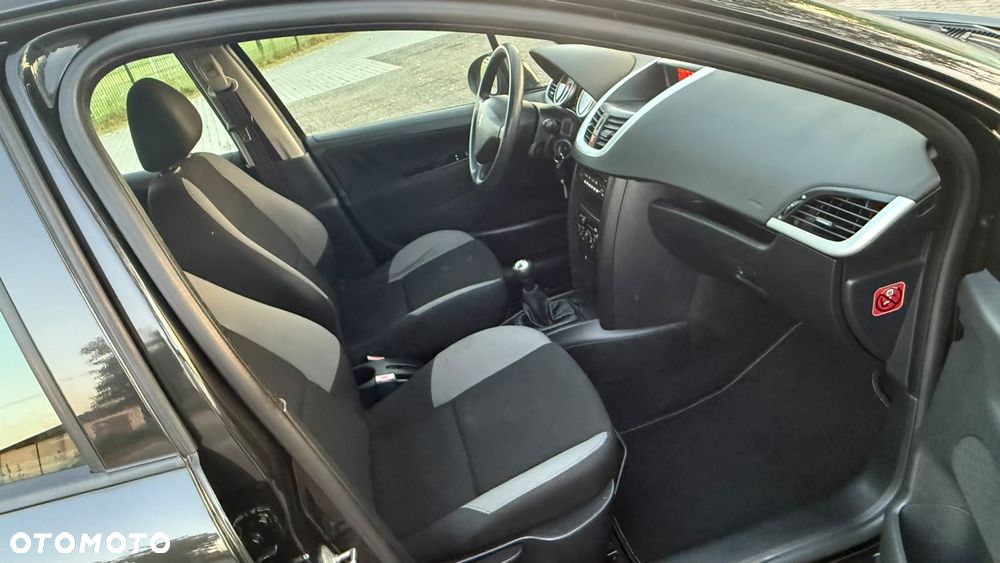 Peugeot 207 75 Urban Move - 11