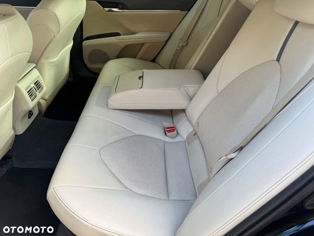 Toyota Camry 2.5 Hybrid Executive CVT - 22
