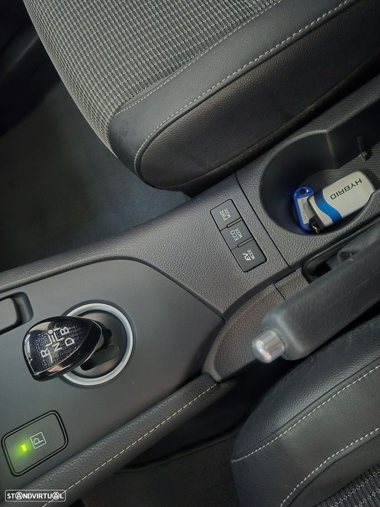 Toyota Auris Touring Sports 1.8 HSD Sport+Skyview +Navi - 14