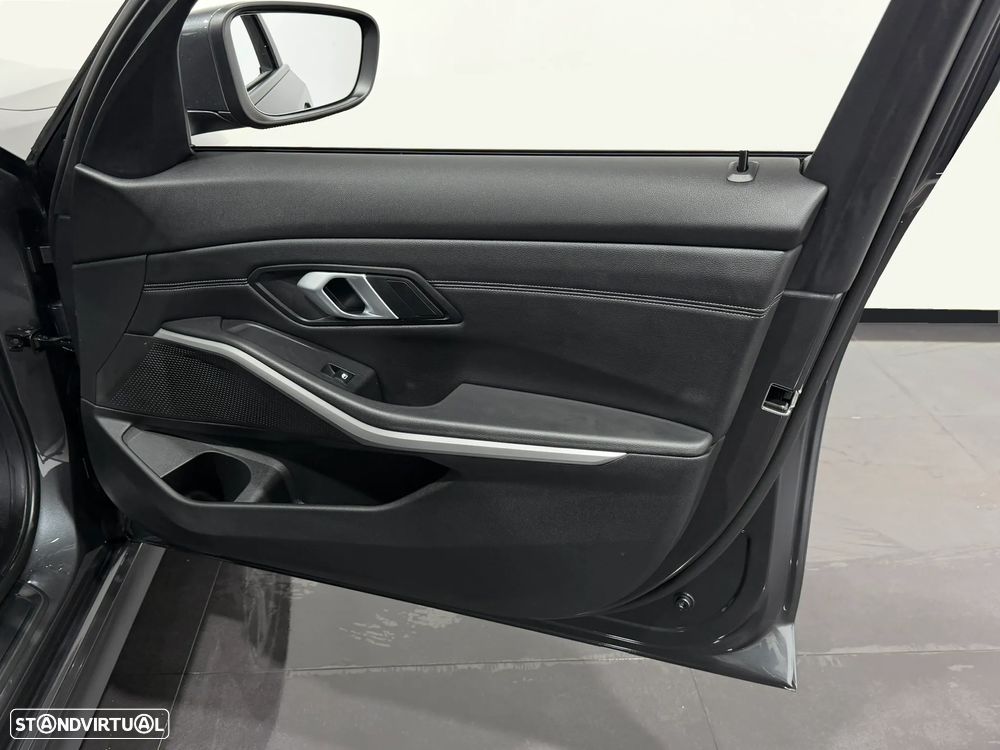 BMW 320 e Corporate Edition Auto - 38