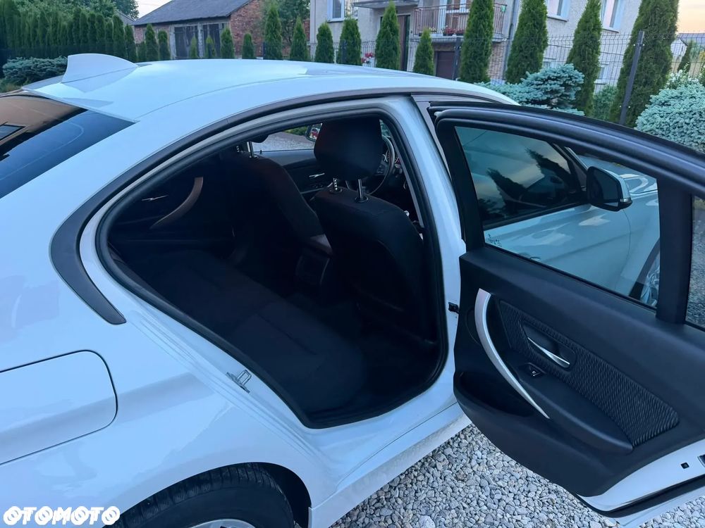 BMW Seria 3 318i Advantage - 24
