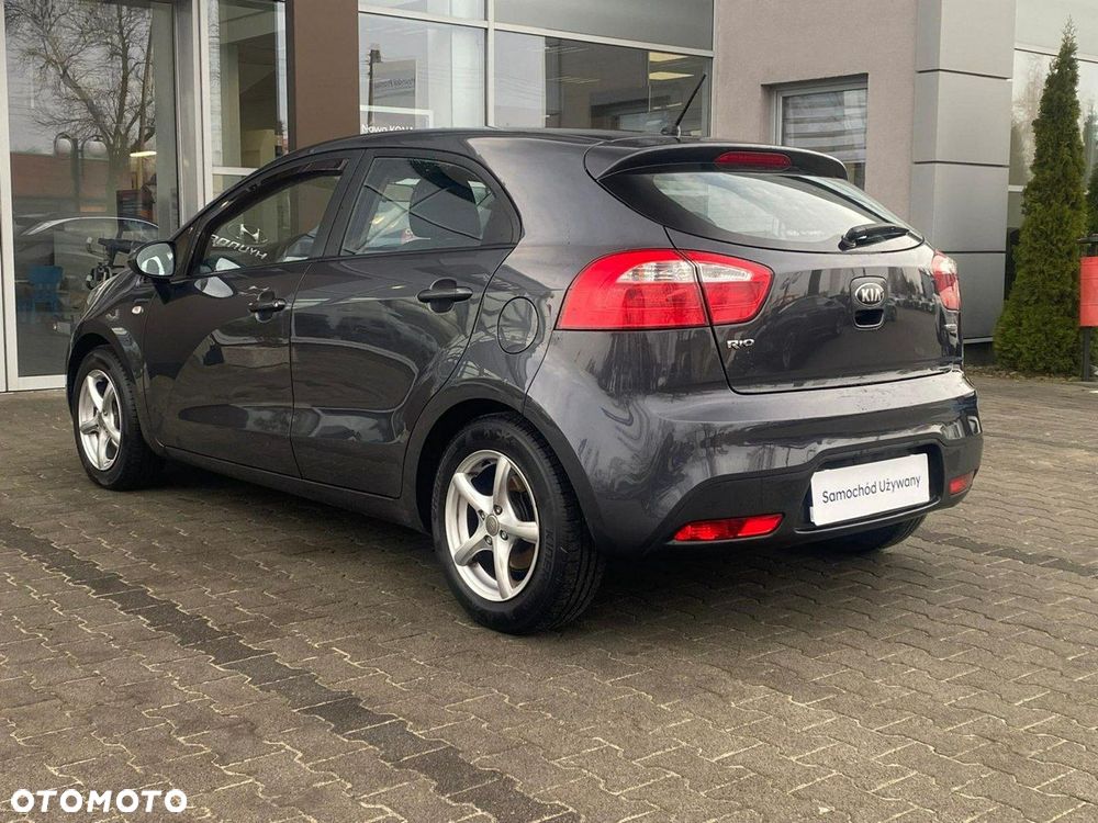 Kia Rio - 6