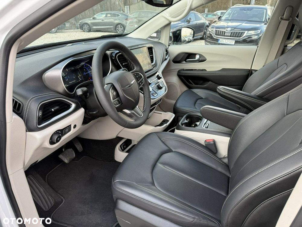 Chrysler Pacifica - 14