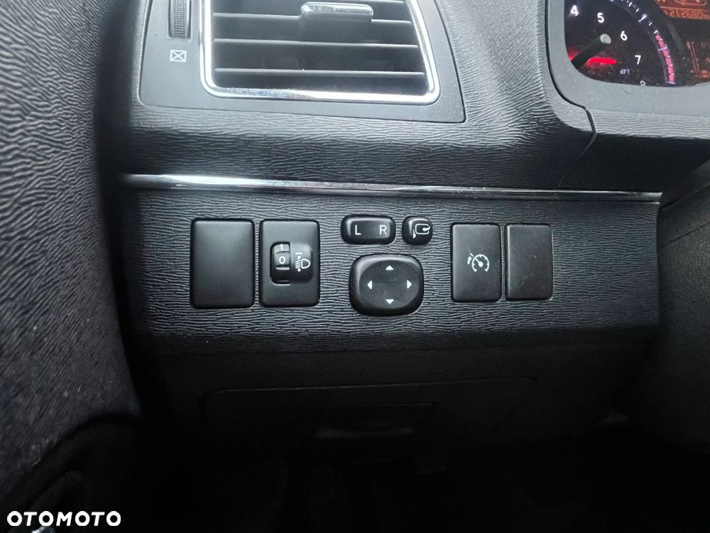 Toyota Avensis 1.6 Premium - 27