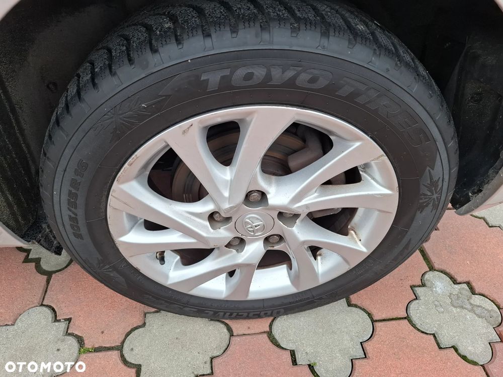Toyota Auris 1.8 HSD Luna - 25