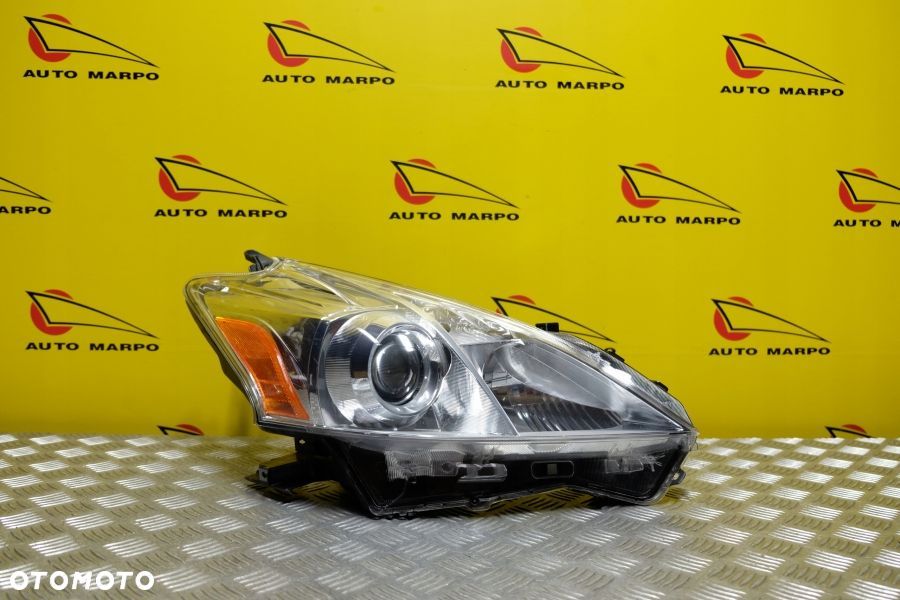 TOYOTA PRIUS PLUS + 2012- REFLEKTOR LAMPA ZWYKŁA SOCZEWKOWA PRAWA USA - 2