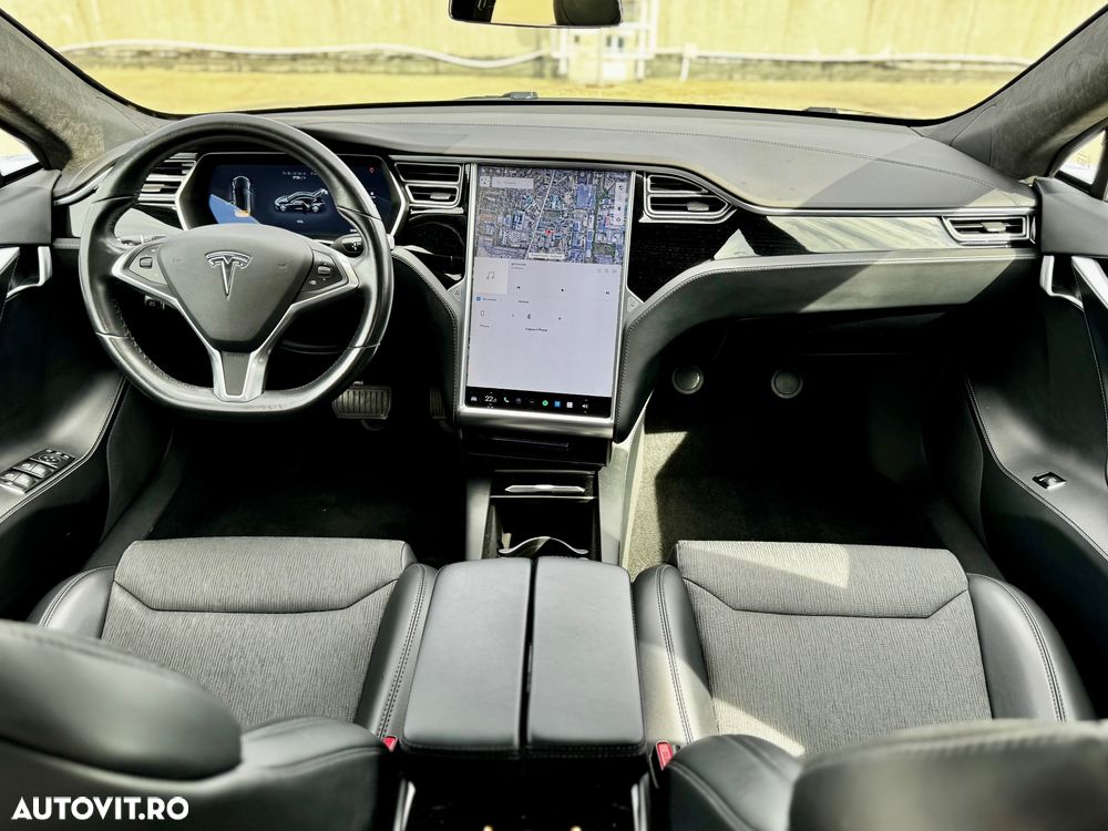 Tesla Model S - 10
