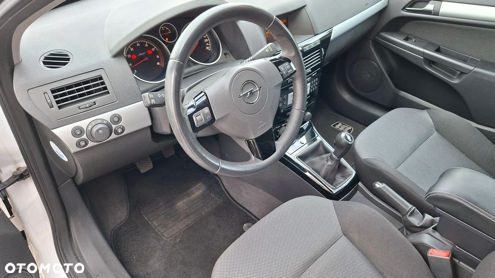 Opel Astra 1.6 Edition 111 Jahre - 14