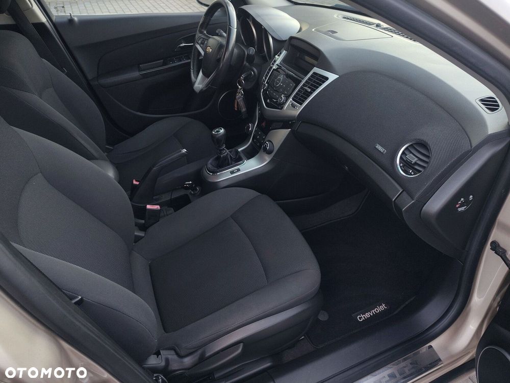 Chevrolet Cruze - 25