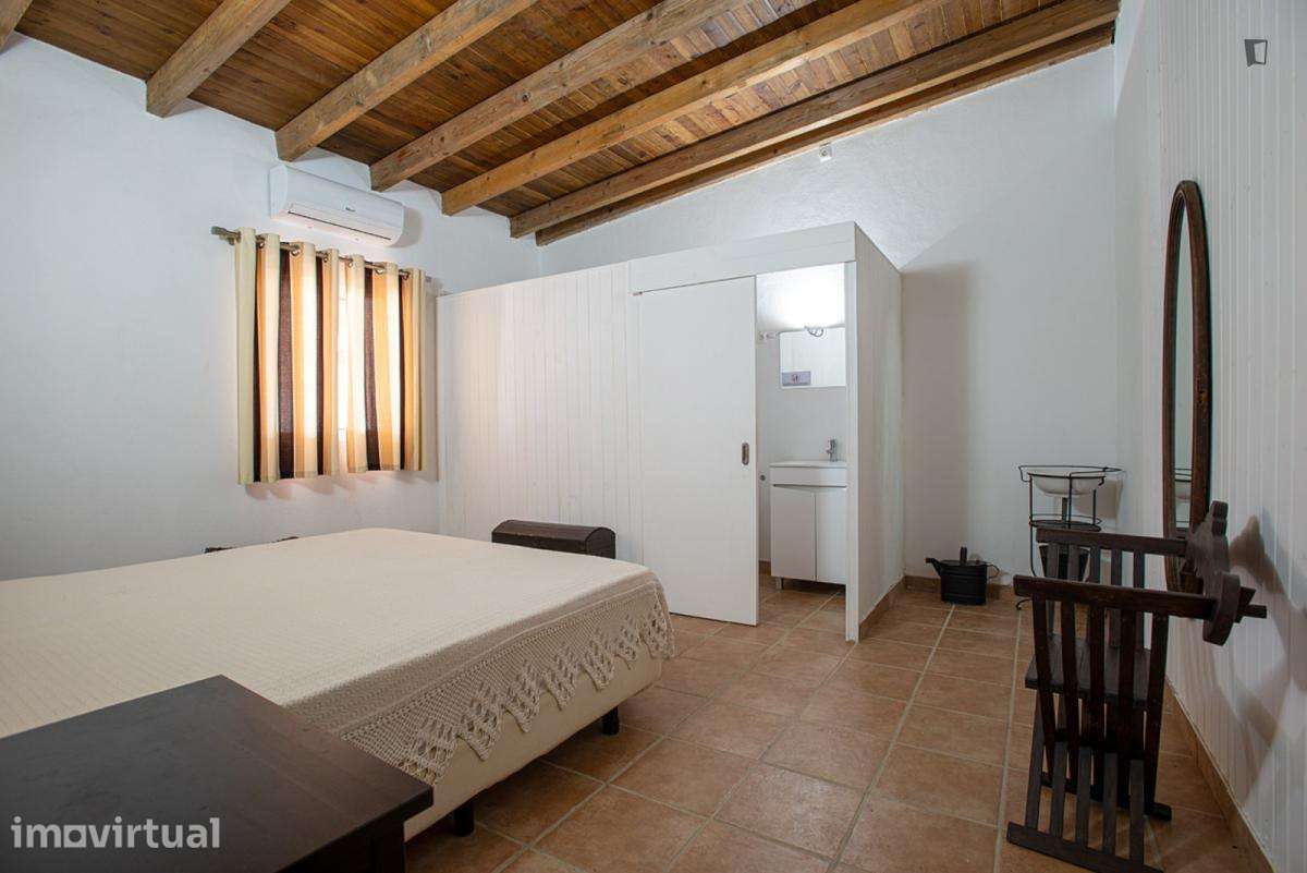 Casa com 5 quartos - localizado em Beja - Grande imagem: 2/28