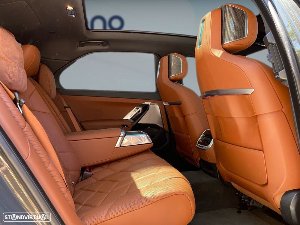 BMW 760 M760e xDrive - 25