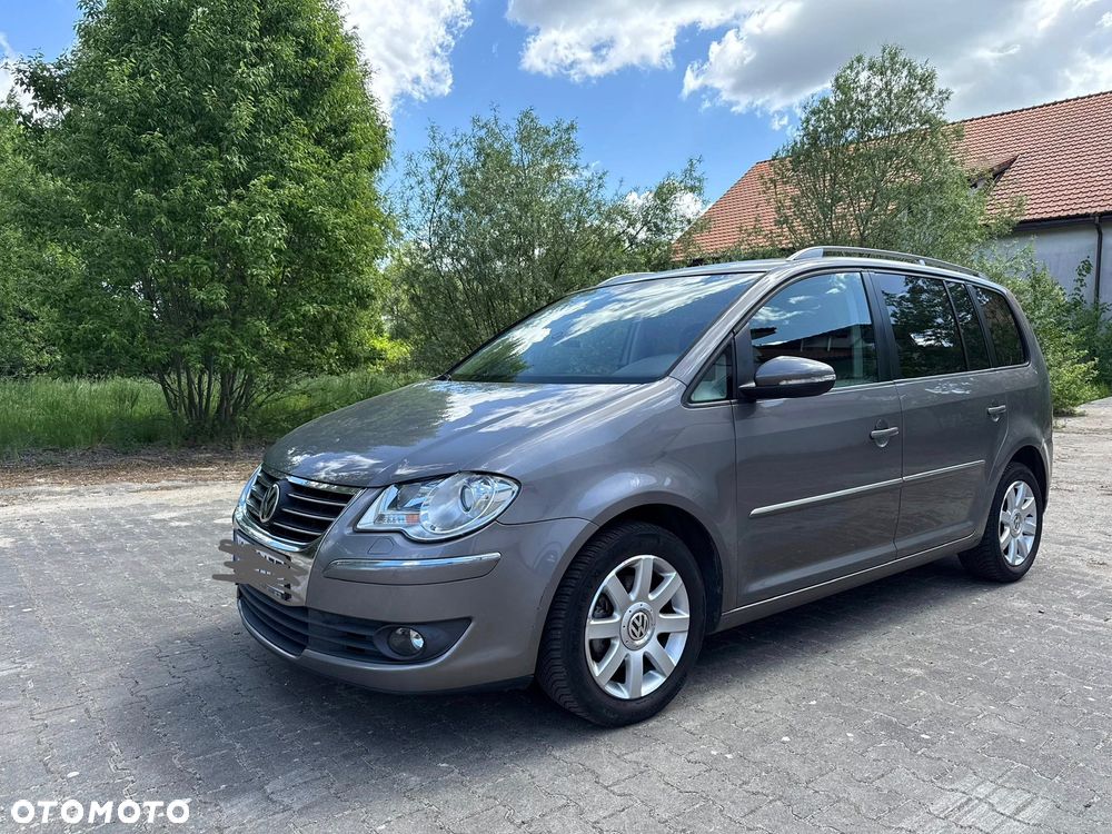 Volkswagen Touran - 1