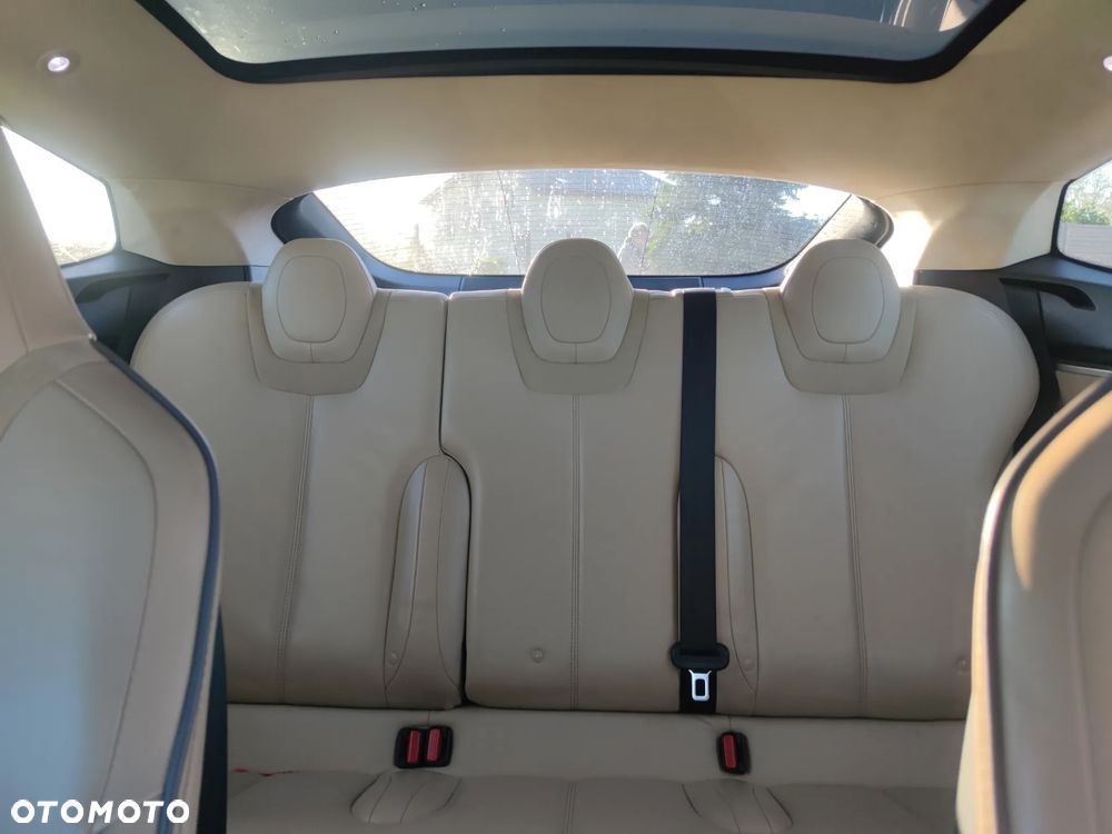 Tesla Model S - 3