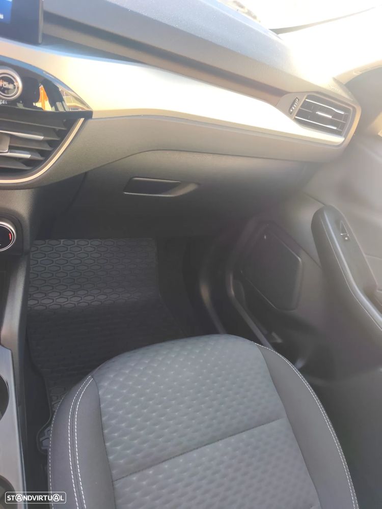Ford Kuga - 24