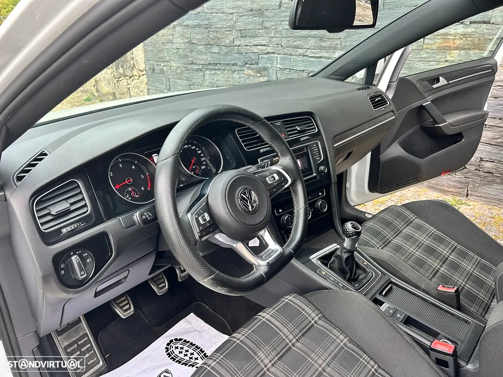 VW Golf 2.0 TDI GTD - 12