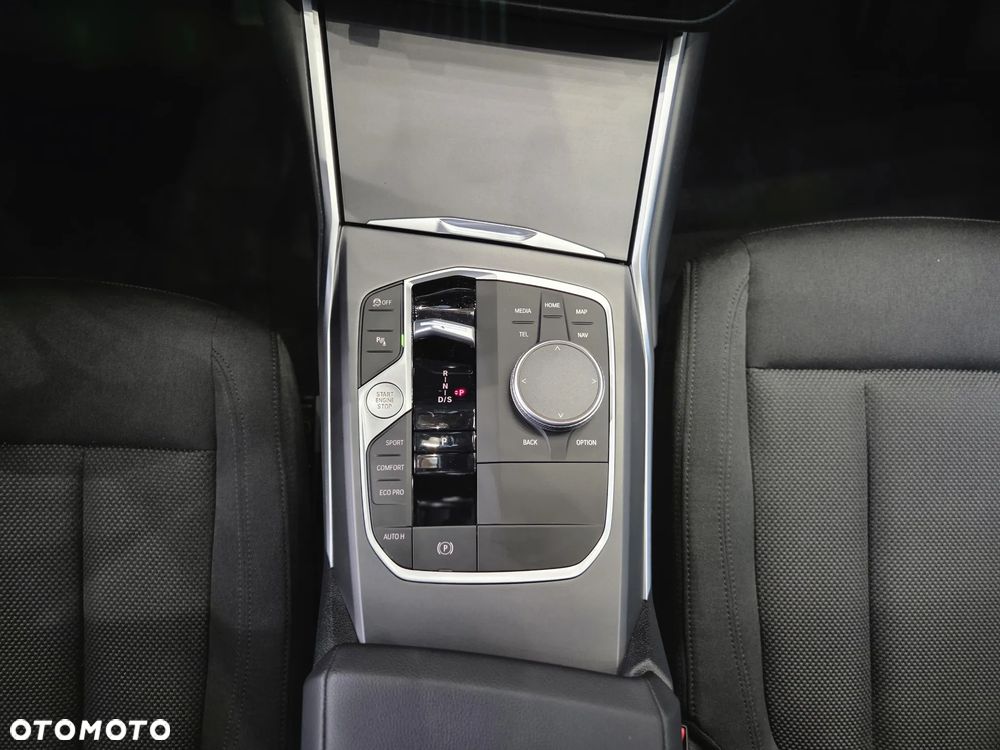 BMW Seria 3 318d MHEV - 24