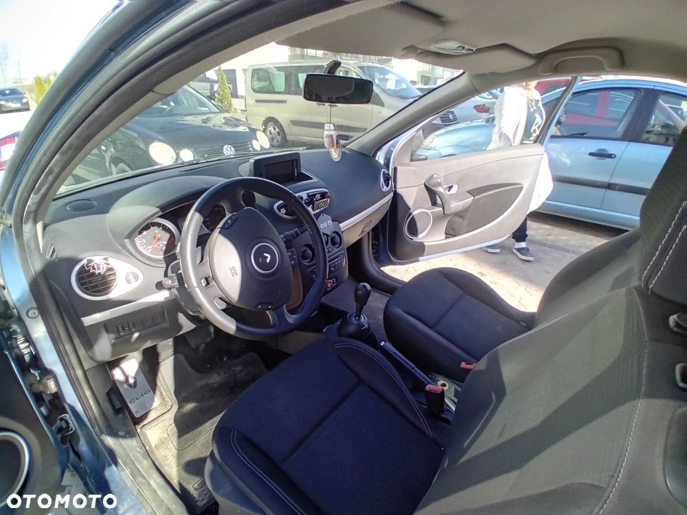 Renault Clio - 8