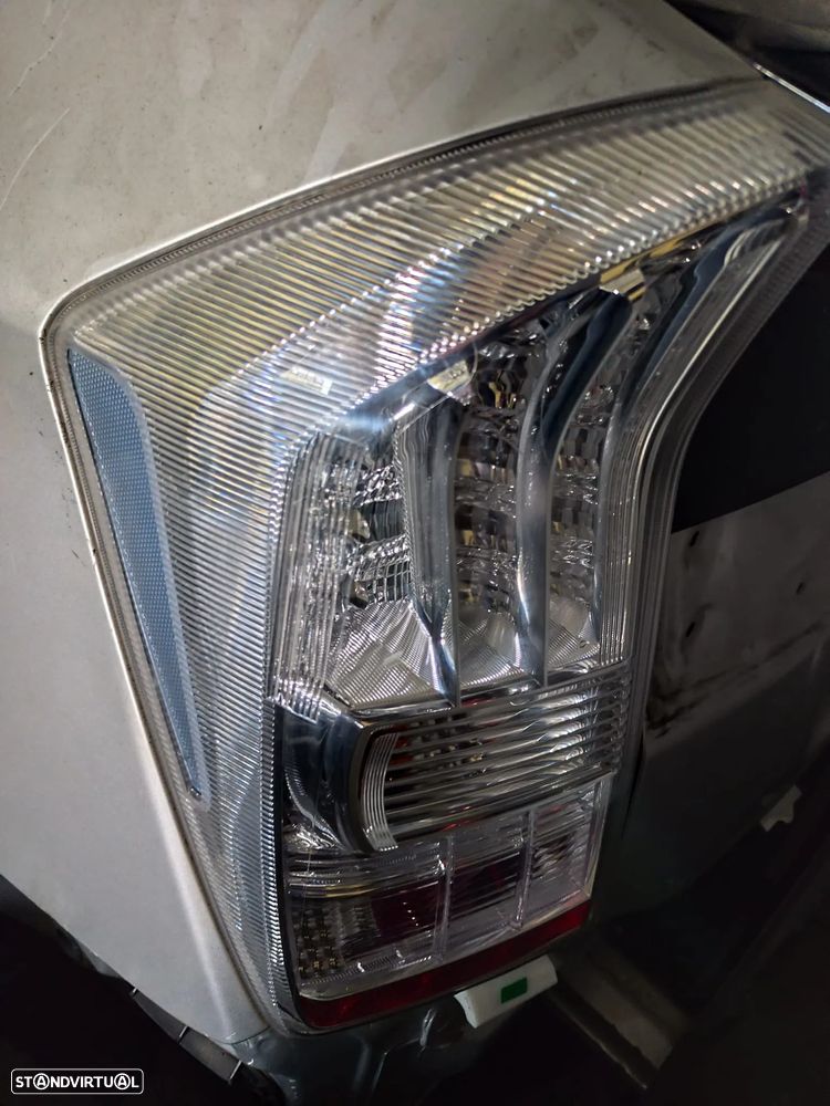 TOYOTA PRIUS TRASEIRA MALA REFORÇO FAROLIM - 3