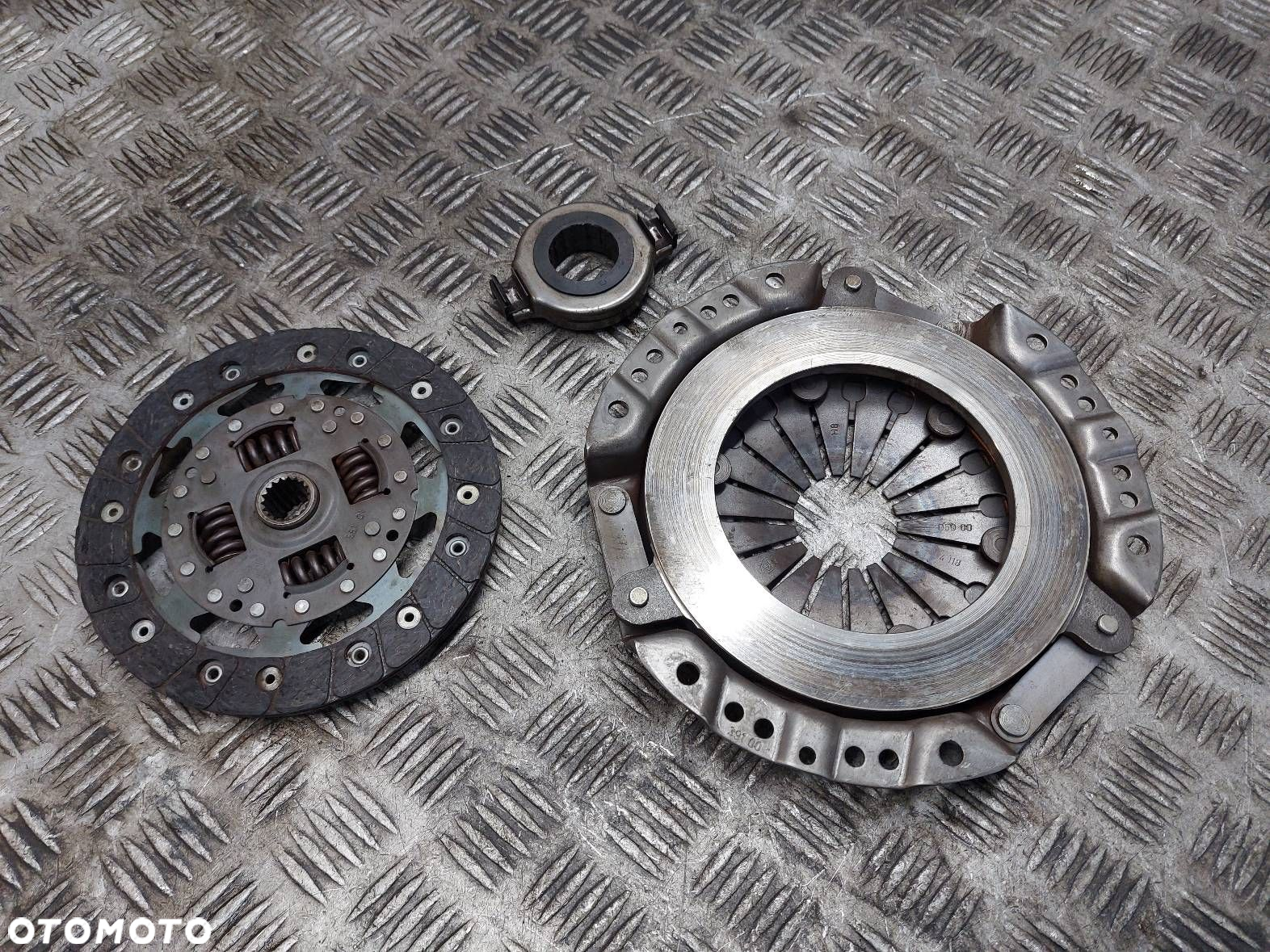 SPRZĘGŁO TARCZA + DOCISK + ŁOŻYSKO OPOROWE NISSAN MICRA K11 1.0 16V - 4