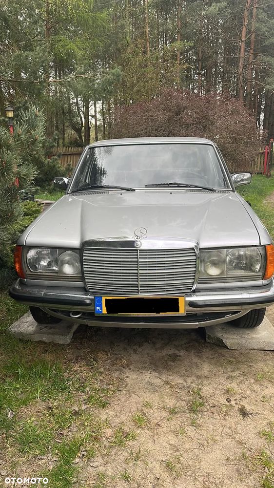 Mercedes-Benz W123 - 1