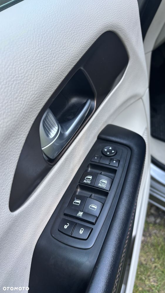 Chrysler Pacifica - 16