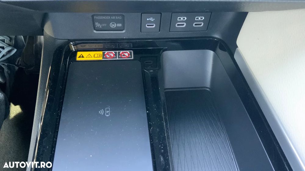 Toyota Camry 2.5 HEV Luxury - 18